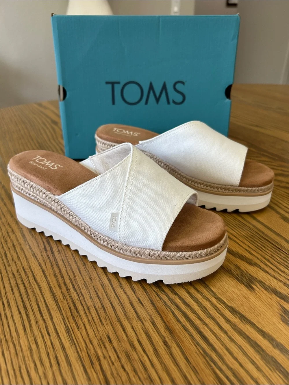 TOMS Carmen White Canvas Wedge Slip-on Sandals, size 8, NIB